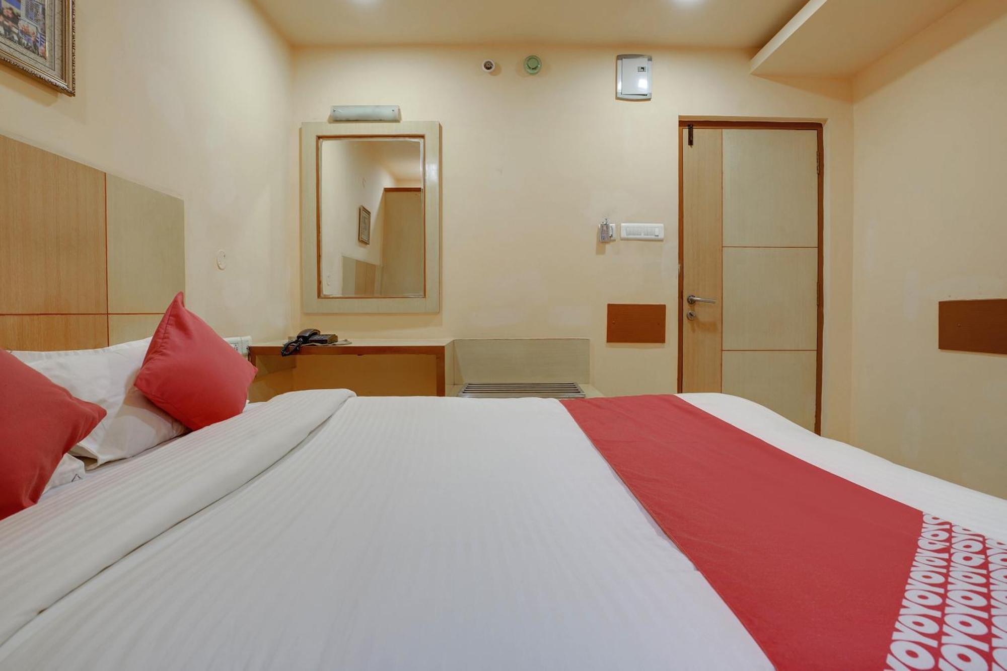 Hotel O Shanta Residency Lodge Sururnagar Екстер'єр фото